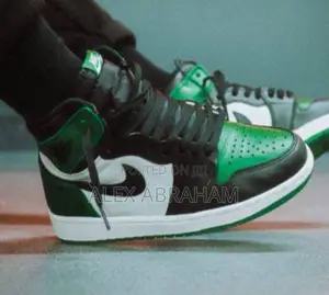 Photo - Jordan 1 “ Pin Green”