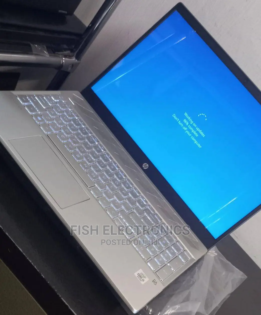 New Laptop HP Pavilion 15 8GB Intel Core I5 SSHD (Hybrid) 1T