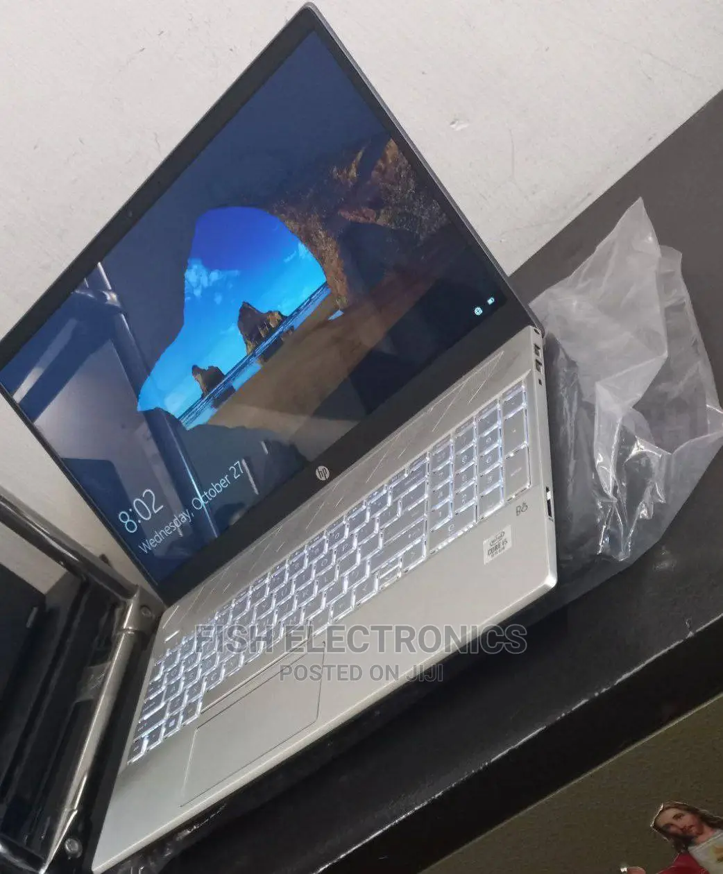 New Laptop HP Pavilion 15 8GB Intel Core I5 SSHD (Hybrid) 1T