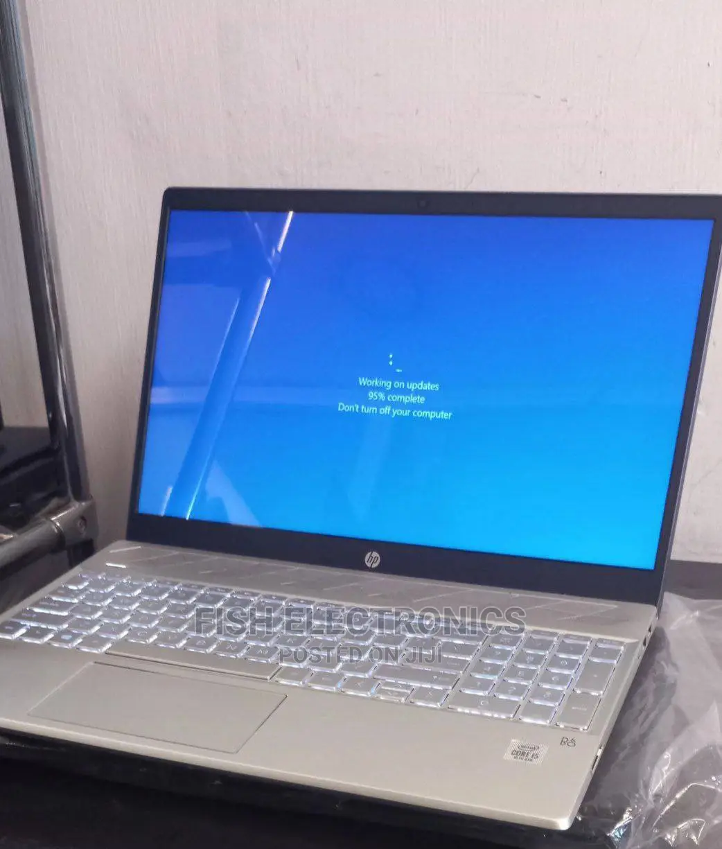 New Laptop HP Pavilion 15 8GB Intel Core I5 SSHD (Hybrid) 1T