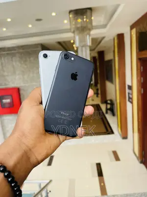 Photo - Apple iPhone 7 128 GB Black