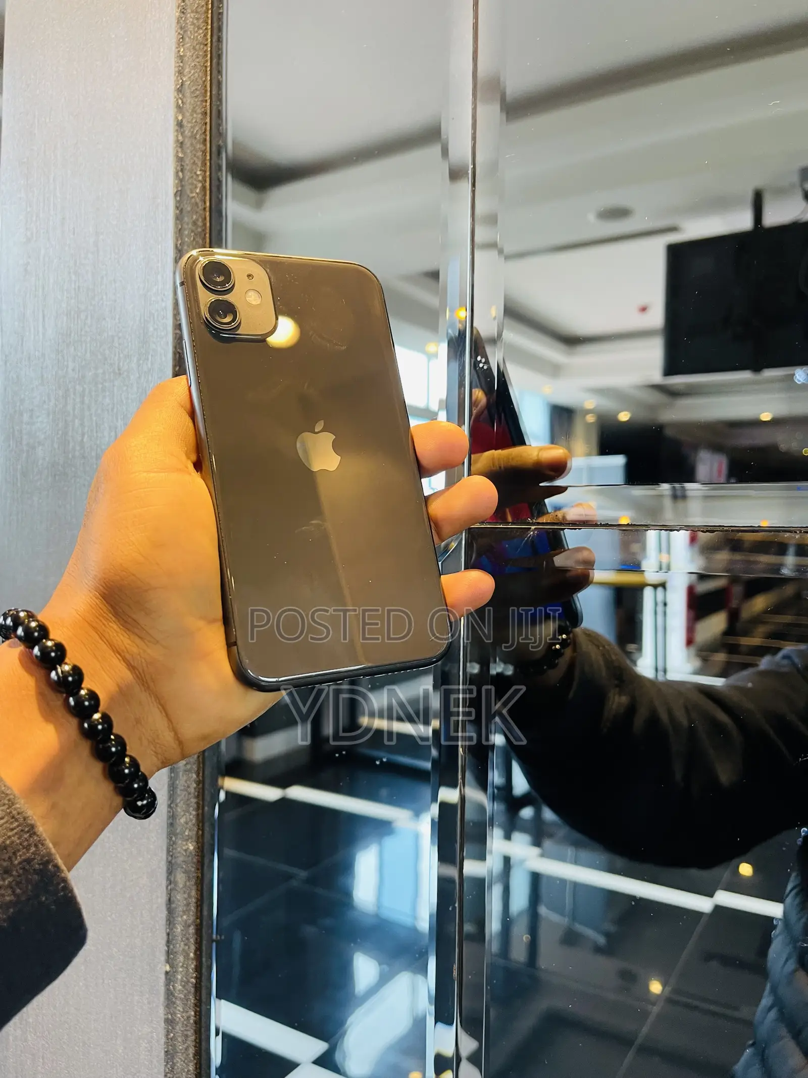 New Apple iPhone 11 64 GB Black