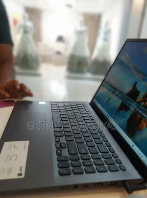 New Laptop Asus VivoBook 15 X505BA 8GB Intel Core I7 SSD 256GB