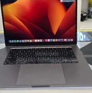 Photo - New Laptop Apple MacBook Air 2022 M2 8GB Intel Core i7 SSD 256GB
