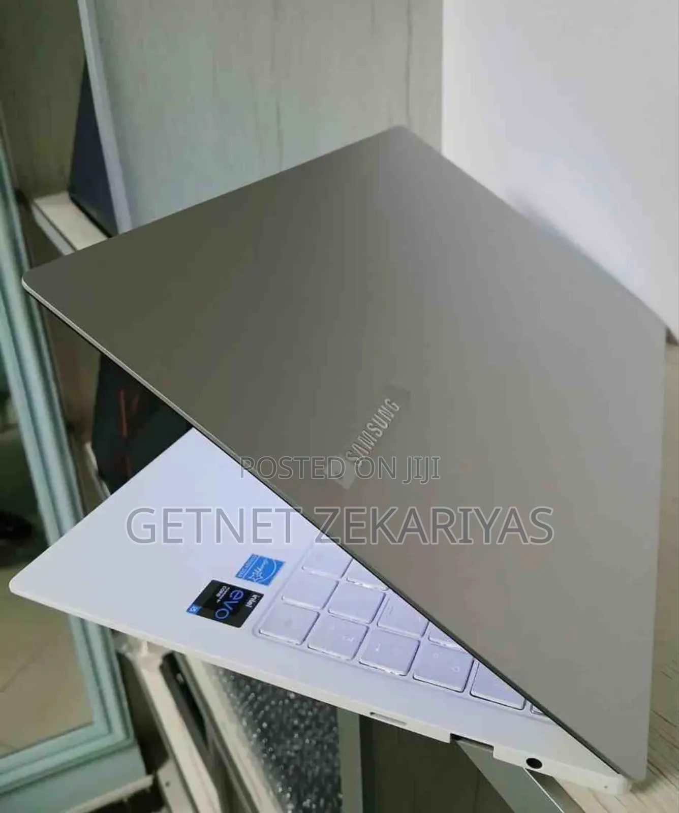 New Laptop Samsung S3520 8GB Intel Core I5 SSD 256GB