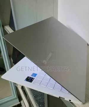 New Laptop Samsung S3520 8GB Intel Core I5 SSD 256GB