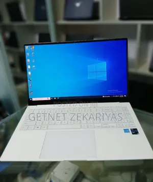 New Laptop Samsung S3520 8GB Intel Core I5 SSD 256GB