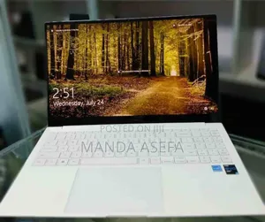 New Laptop Samsung 8GB Intel Core I5 SSD 256GB