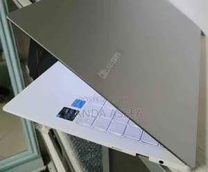 New Laptop Samsung 8GB Intel Core I5 SSD 256GB
