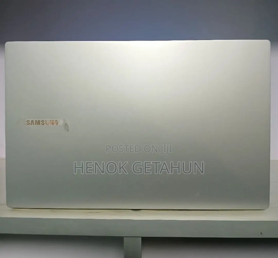 New Laptop Samsung S3510 8GB Intel Core I5 SSD 256GB