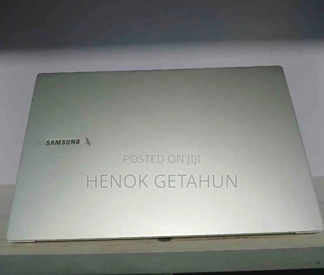 New Laptop Samsung S3510 8GB Intel Core I5 SSD 256GB