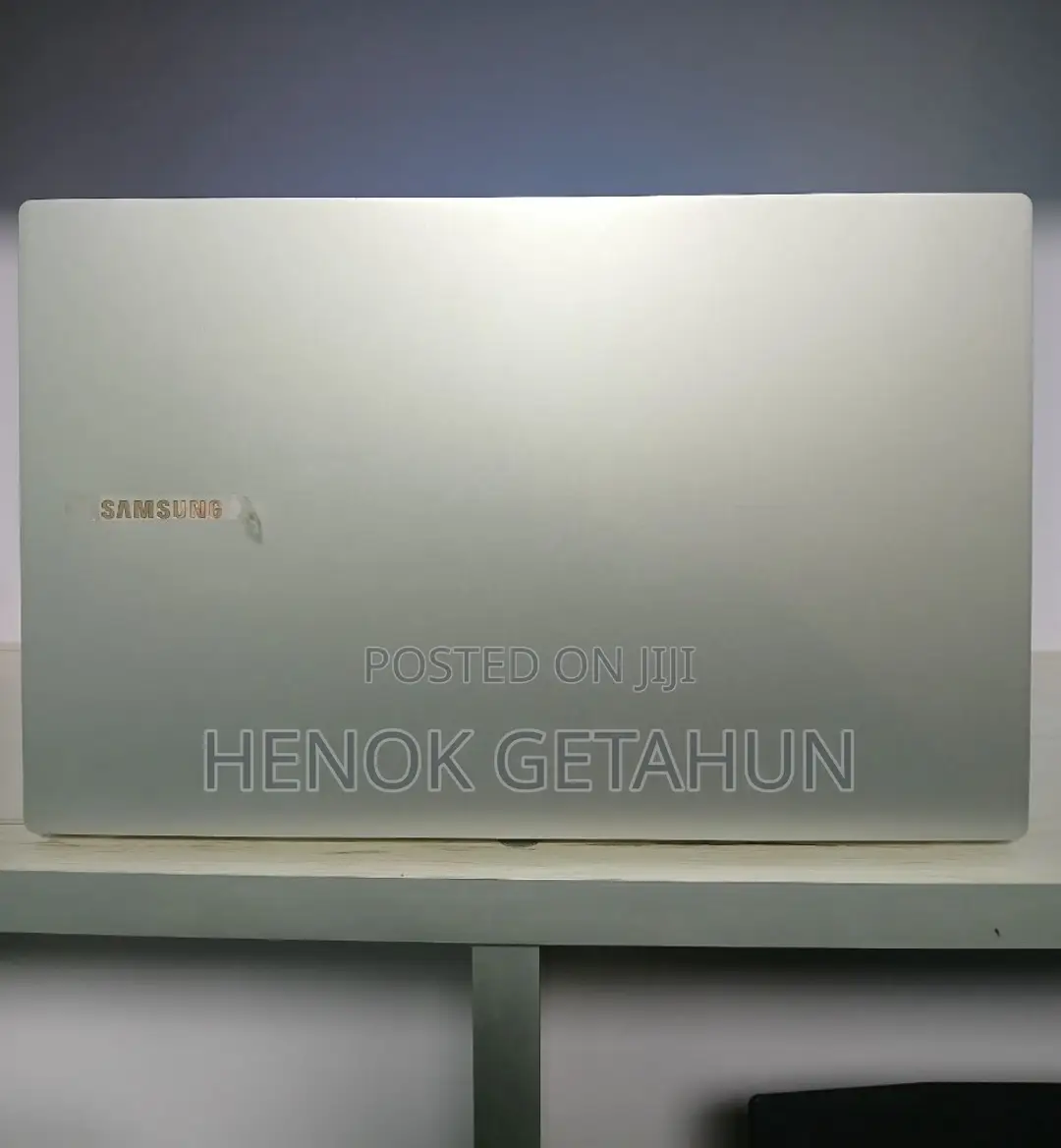 New Laptop Samsung S3510 8GB Intel Core I5 SSD 256GB