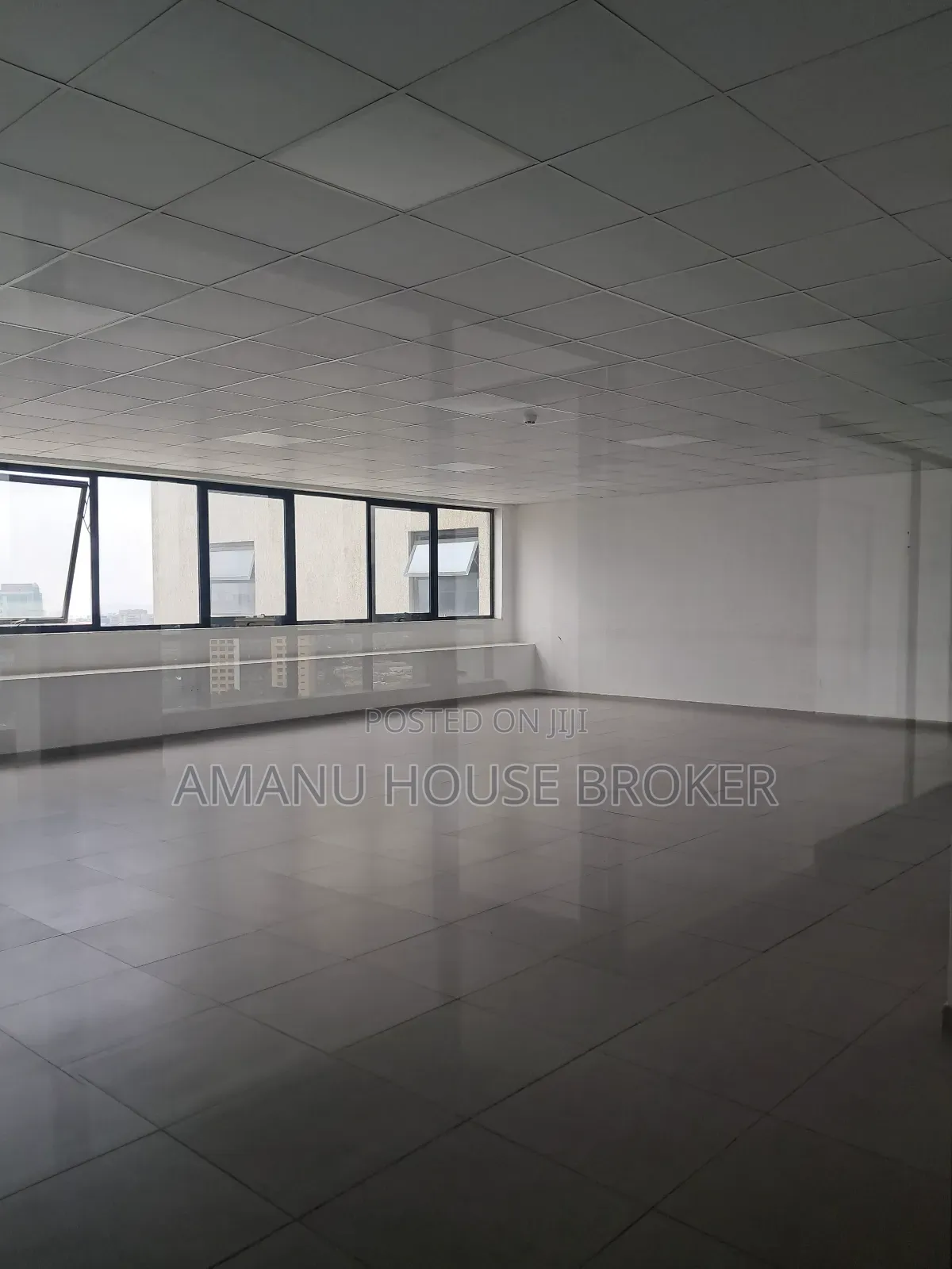 Office for Urgent Rent in Hyatt Regency Hotel Area 420sqm