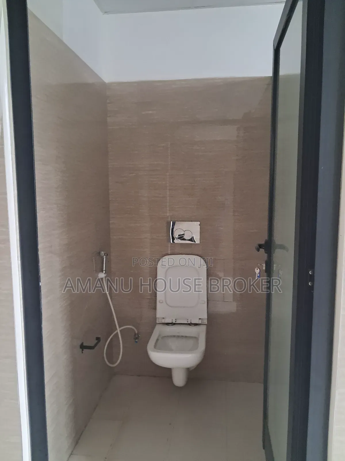 Office for Urgent Rent in Hyatt Regency Hotel Area 420sqm