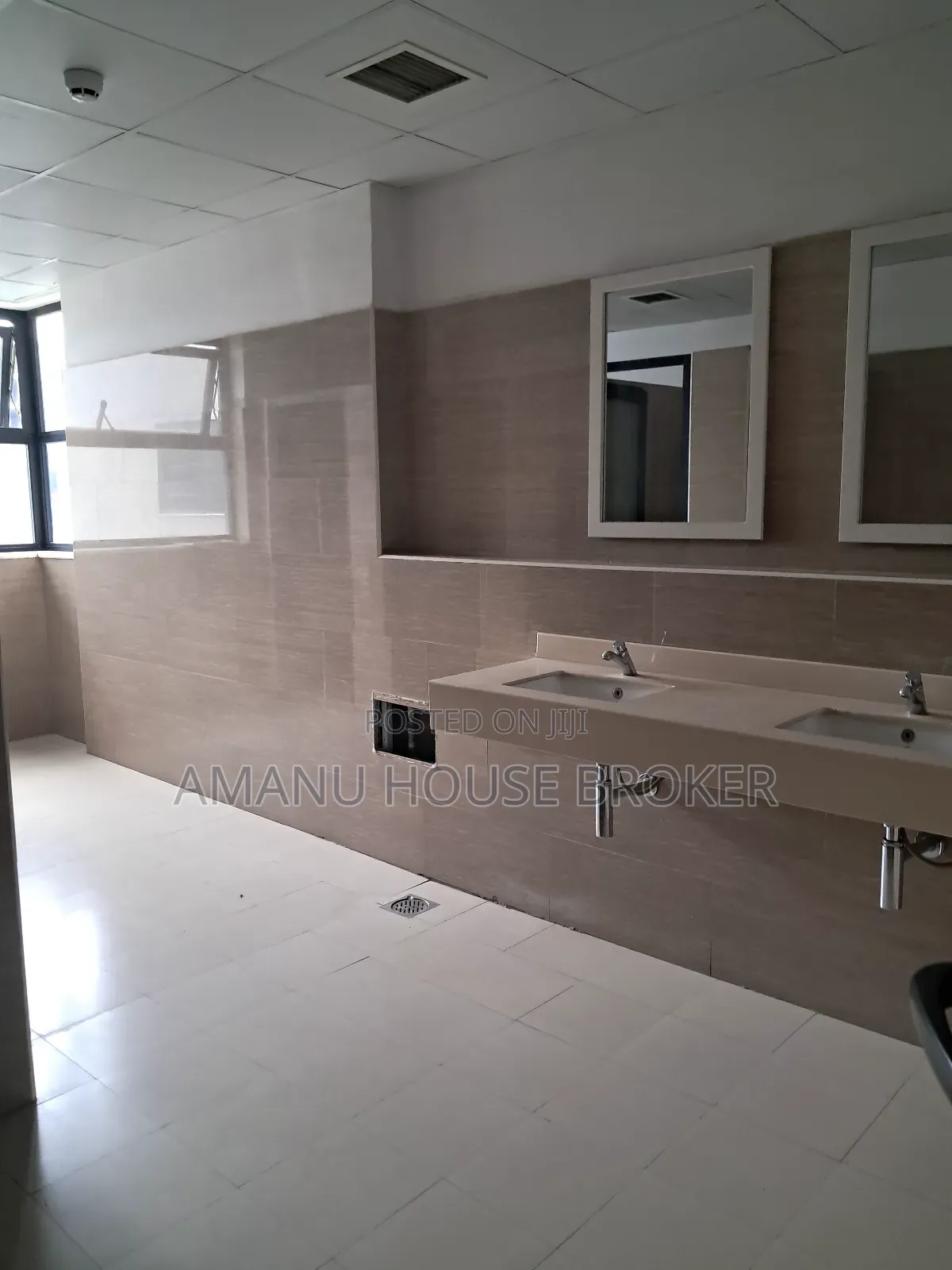 Office for Urgent Rent in Hyatt Regency Hotel Area 420sqm