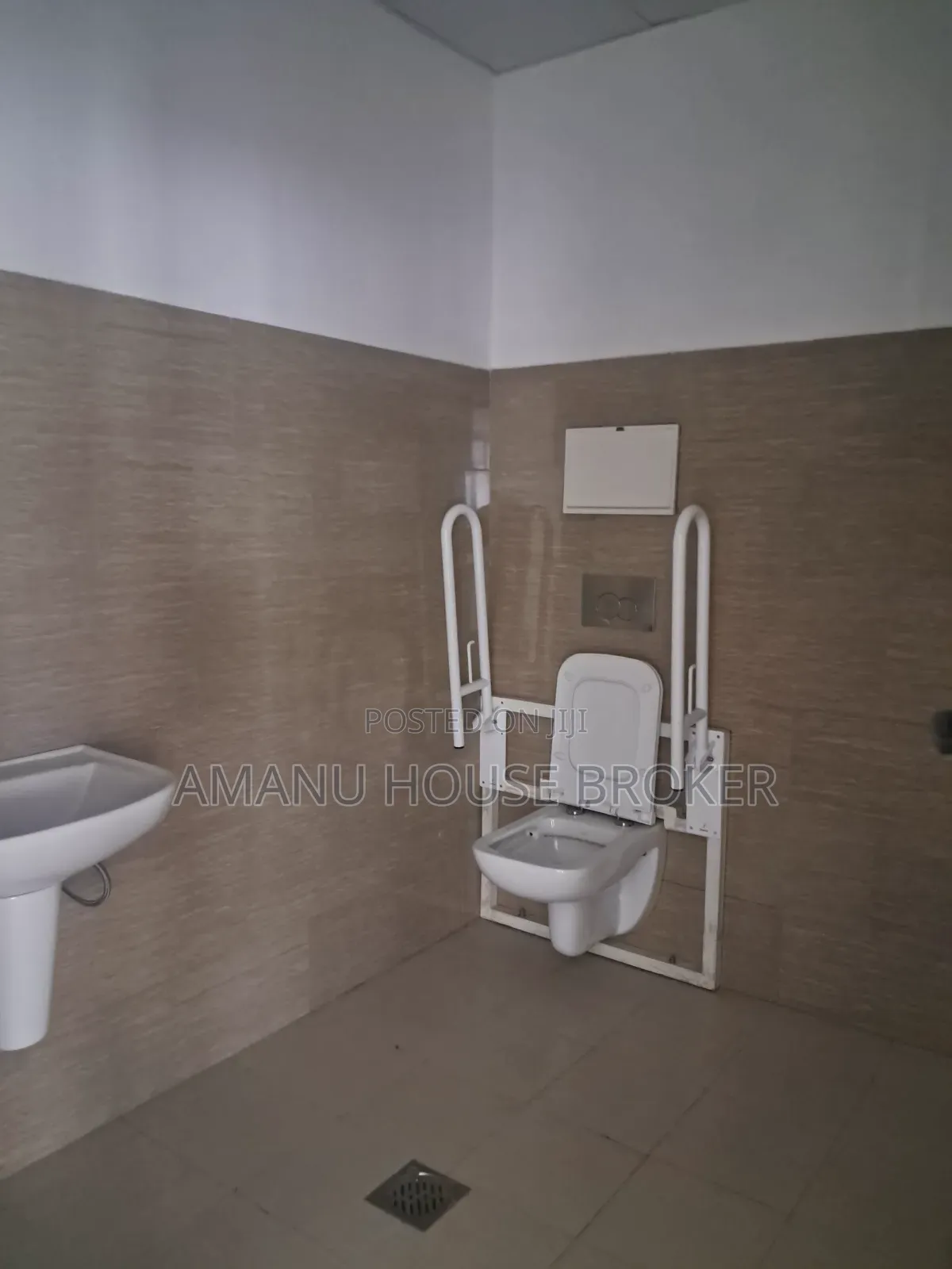 Office for Urgent Rent in Hyatt Regency Hotel Area 420sqm