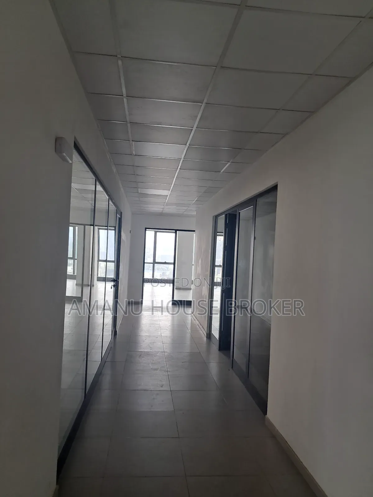 Office for Urgent Rent in Hyatt Regency Hotel Area 420sqm