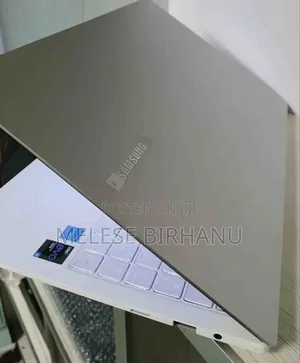 New Laptop Samsung NP350U2B 8GB Intel Core I5 SSD 256GB