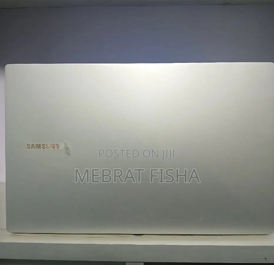 New Laptop Samsung 8GB Intel Core I5 SSD 256GB