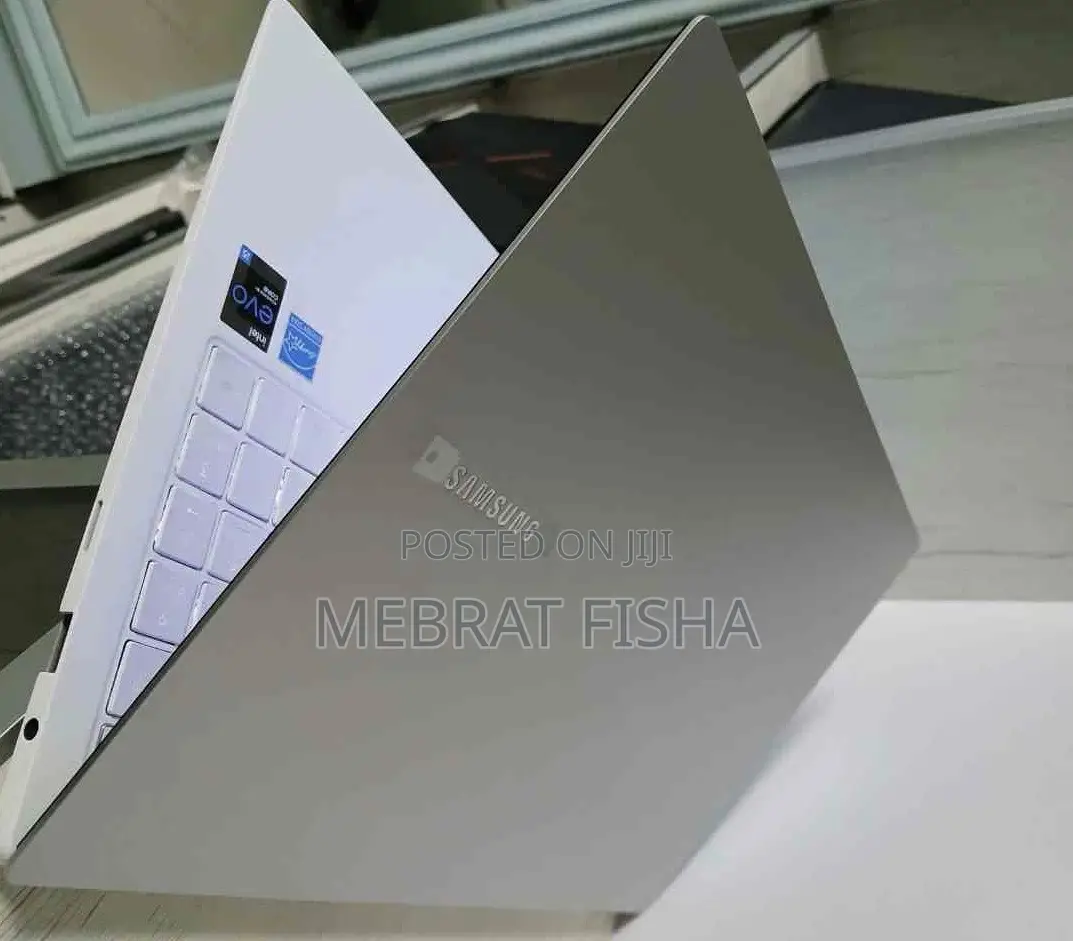 New Laptop Samsung 8GB Intel Core I5 SSD 256GB