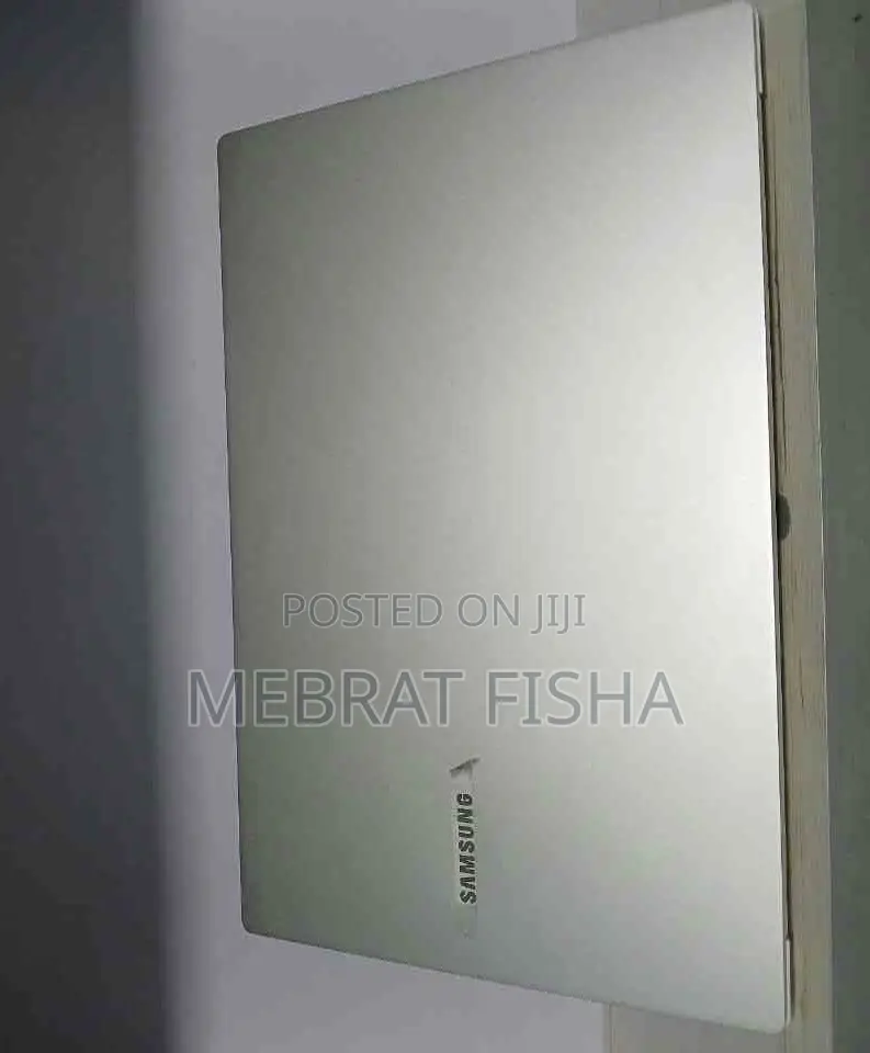 New Laptop Samsung 8GB Intel Core I5 SSD 256GB
