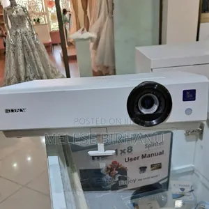 New Sony Dx 102 Projector