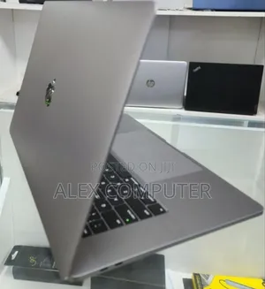 New Laptop Apple MacBook Pro 2019 32GB Intel Core I9 SSD 512GB