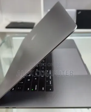 New Laptop Apple MacBook Pro 2019 32GB Intel Core I9 SSD 512GB