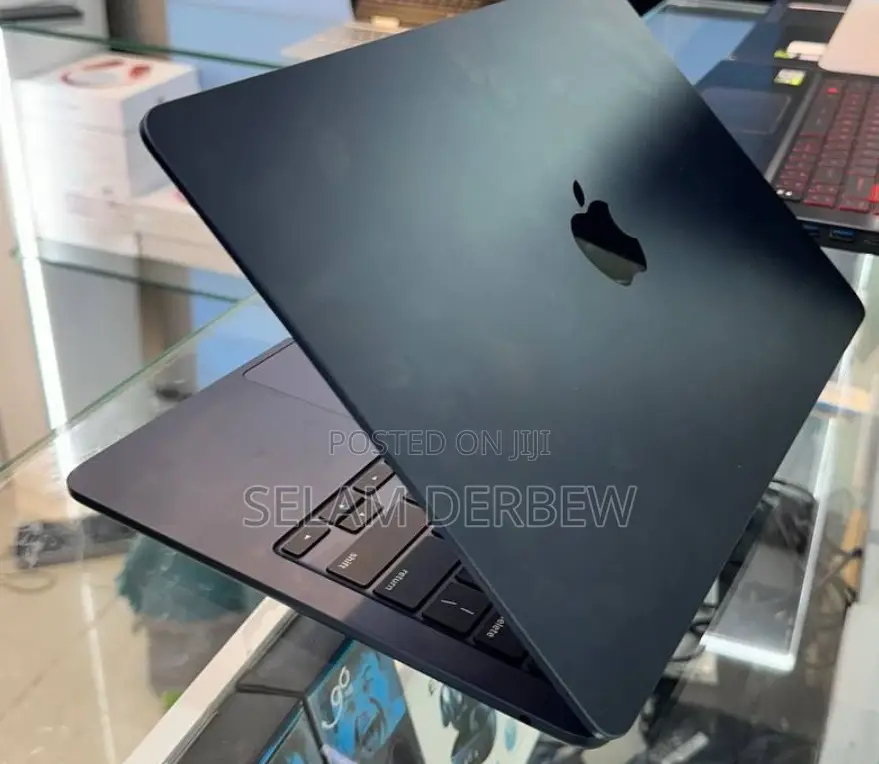 New Laptop Apple MacBook Air 2022 M2 8GB Apple M2 SSD 256GB