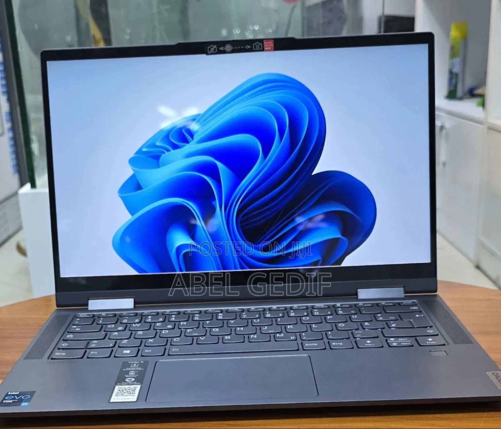 New Laptop Lenovo Yoga 710 16GB Intel Core I7 SSD 512GB