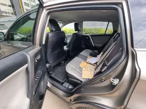 Photo - Toyota RAV4 2017 Brown