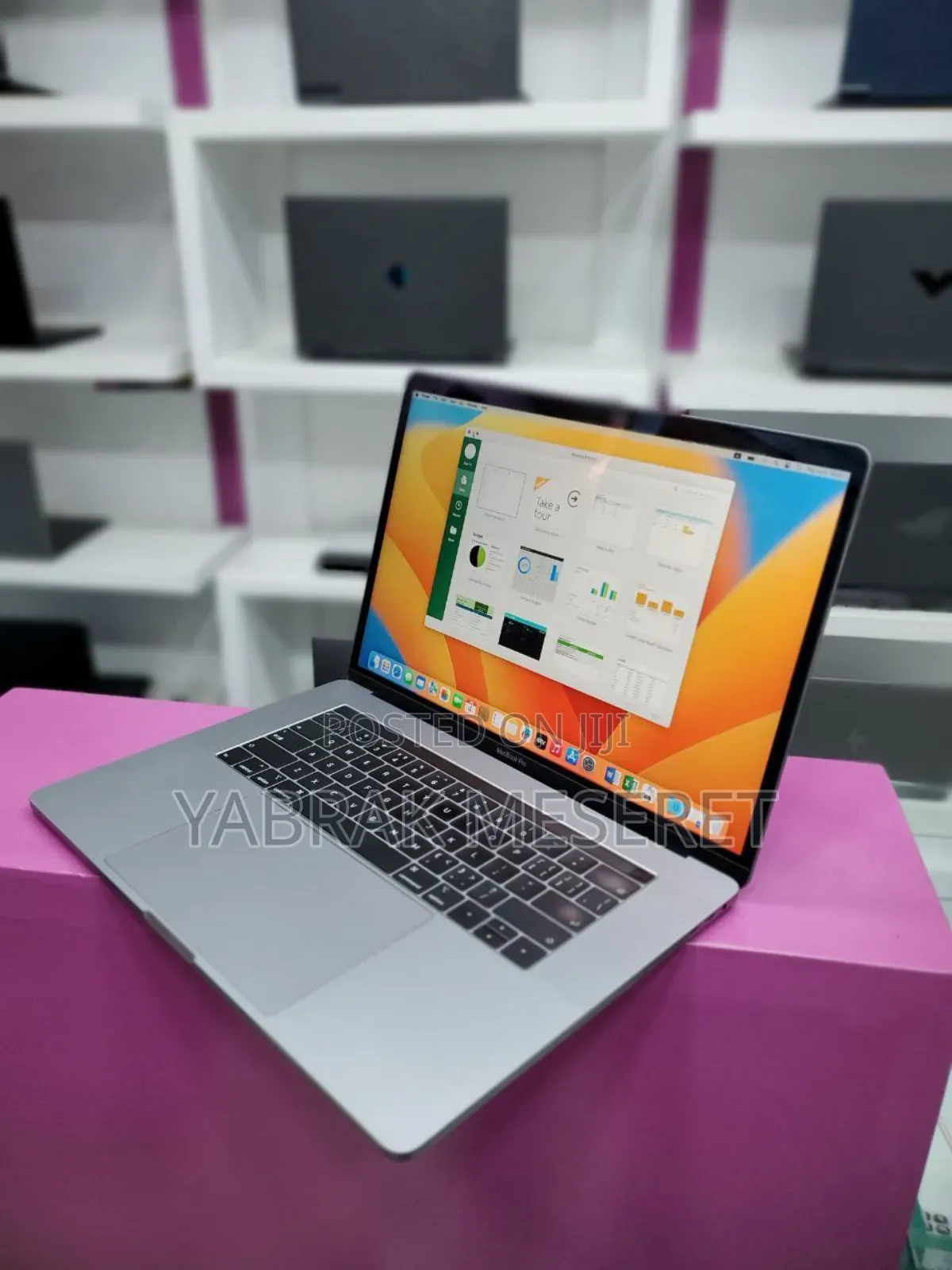 New Laptop Apple MacBook Pro 2018 16GB Intel Core I7 SSD 512GB