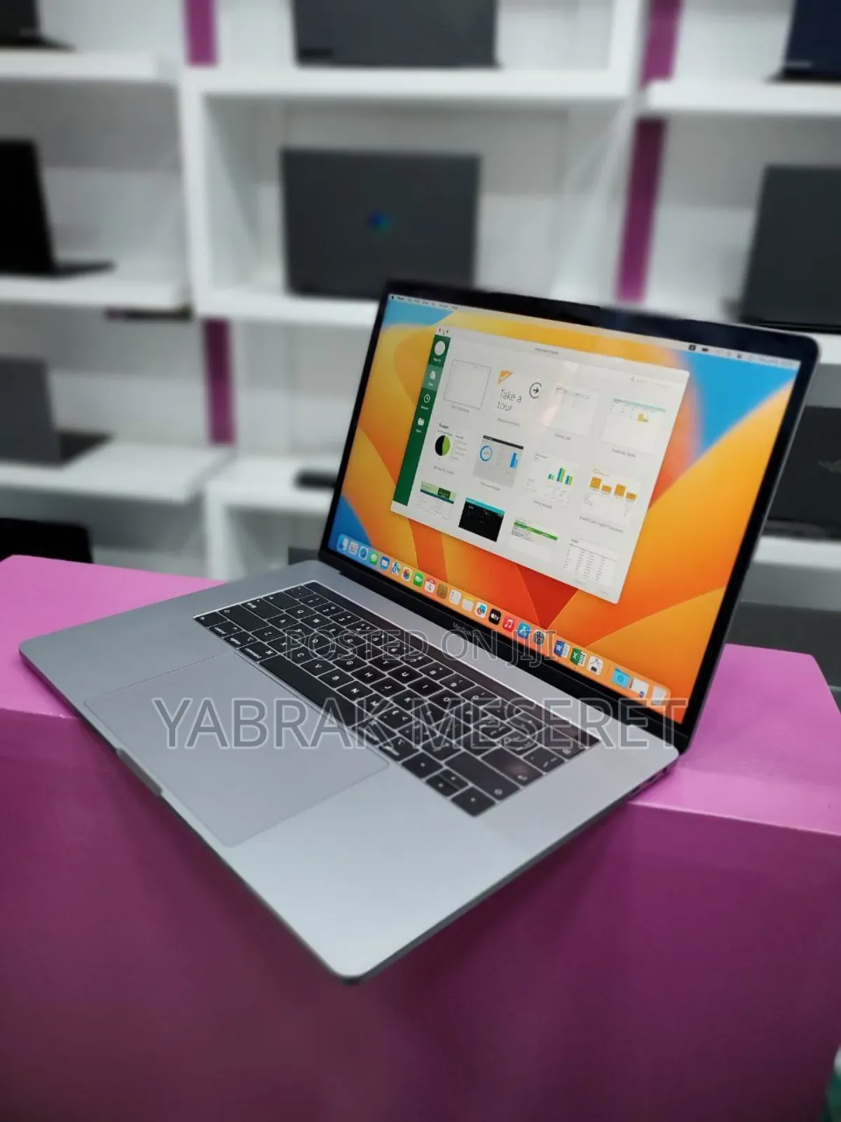 New Laptop Apple MacBook Pro 2018 16GB Intel Core I7 SSD 512GB