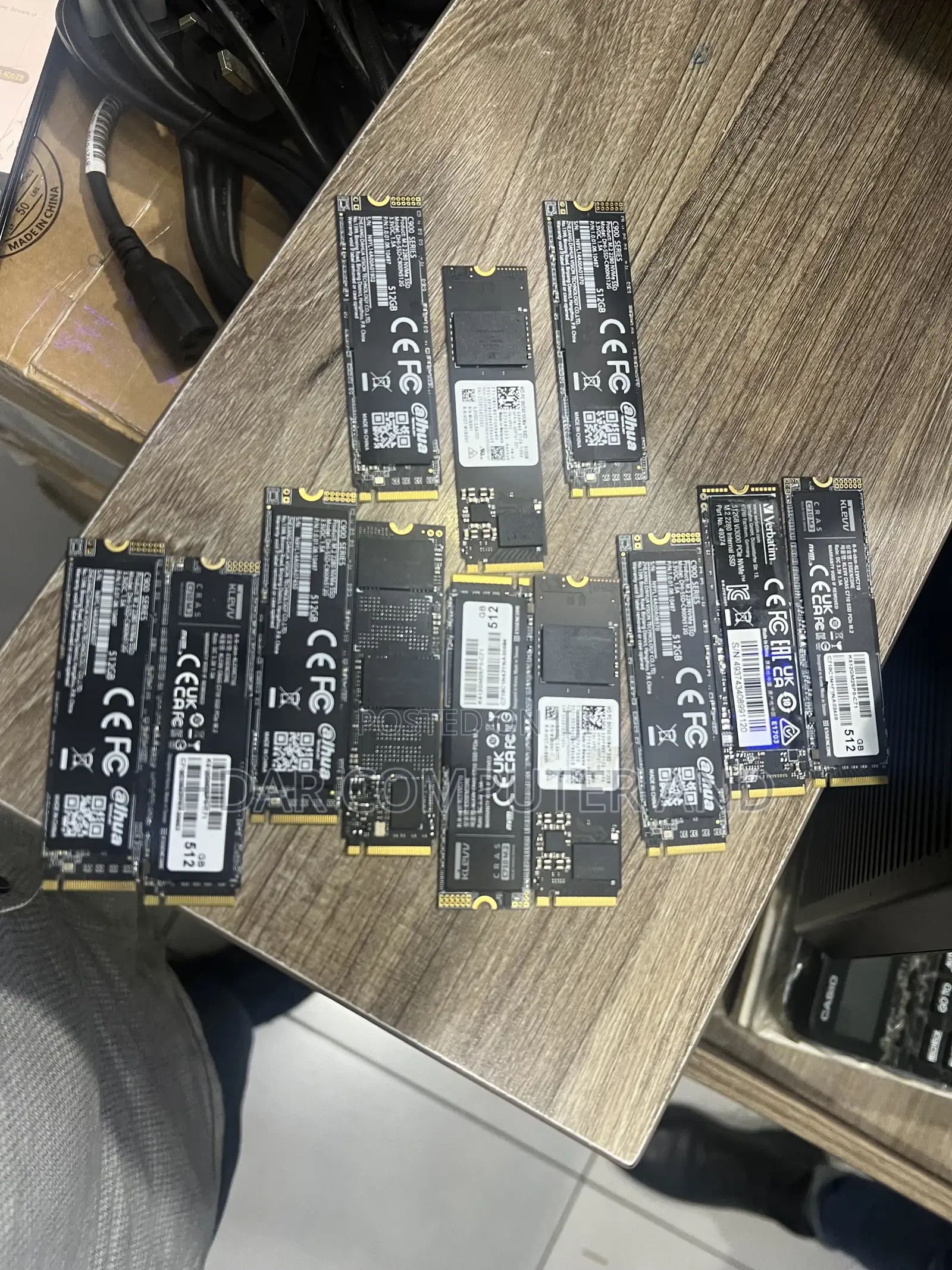 512 GB SSD M.2 ( Solid State Drive )