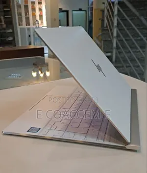 Photo - New Laptop HP Spectre 8GB Intel Core I5 SSD 512GB