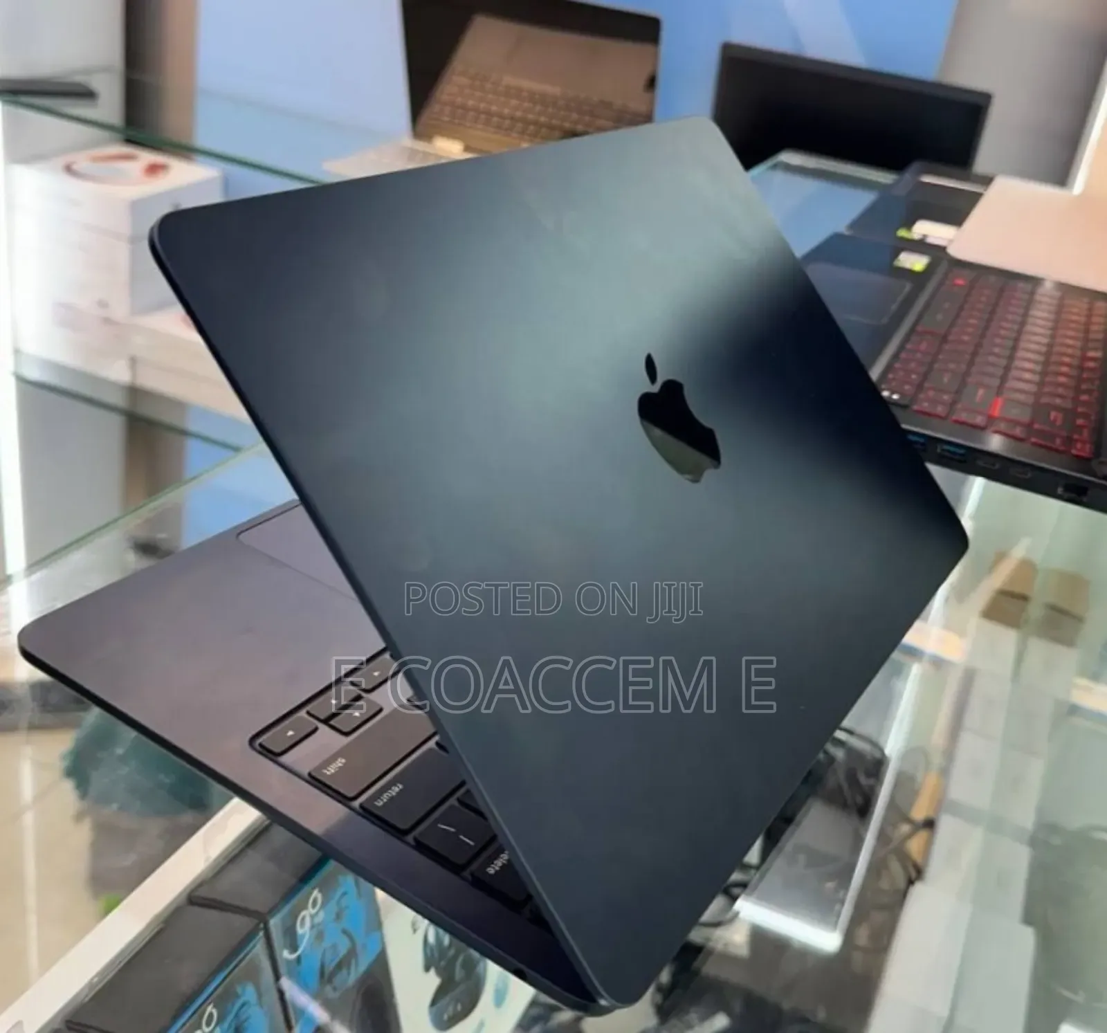 New Laptop Apple MacBook Air 2022 M2 8GB Apple M2 SSD 256GB