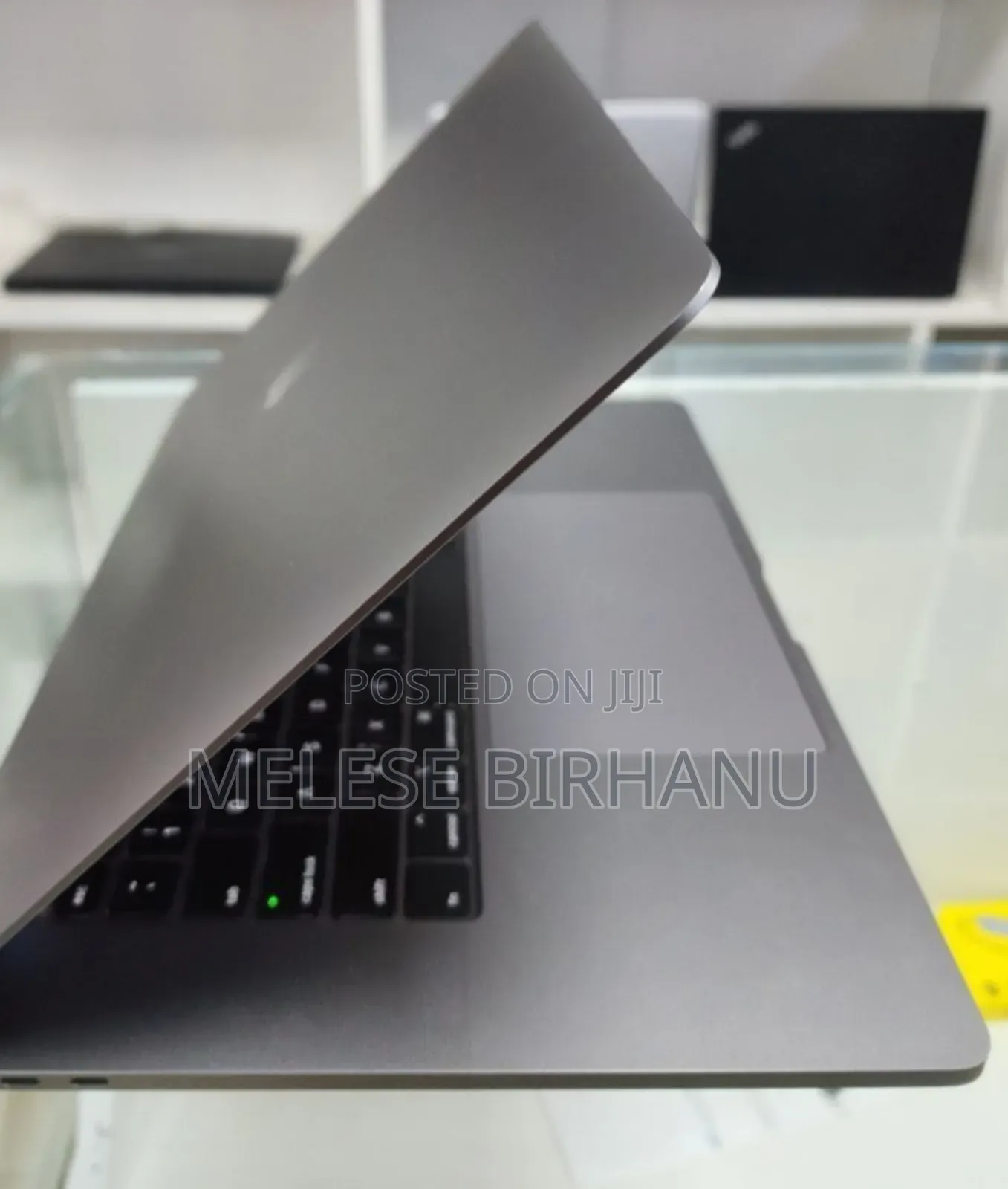 New Laptop Apple MacBook 32GB Intel Core i9 SSD 512GB