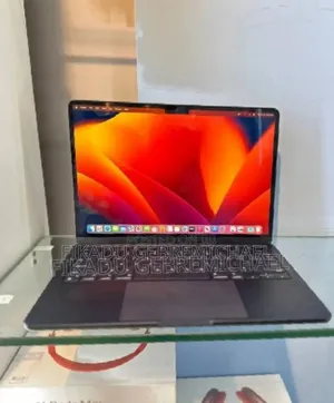 Photo - New Laptop Apple MacBook Air 2022 M2 8GB Intel Core i7 SSD 256GB