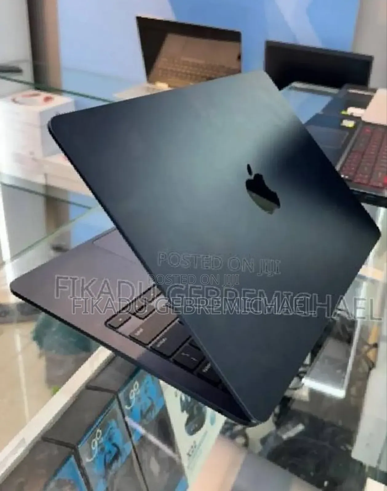 New Laptop Apple MacBook Air 2022 M2 8GB Intel Core i7 SSD 256GB