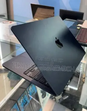 New Laptop Apple MacBook Air 2022 M2 8GB Intel Core i7 SSD 256GB