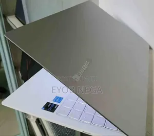 Photo - New Laptop Samsung 8GB Intel Core I5 SSD 256GB