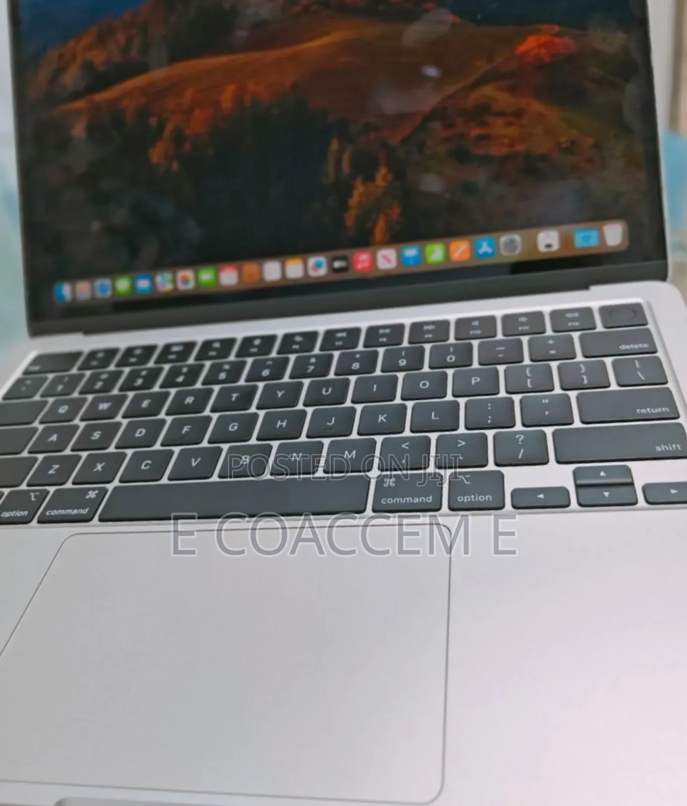 New Laptop Apple MacBook Air 2024 M3 13-Inch 8GB Apple M3 SSD 256GB