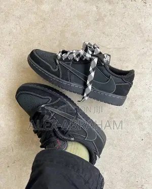 Photo - Travis Scott X Jordan 1