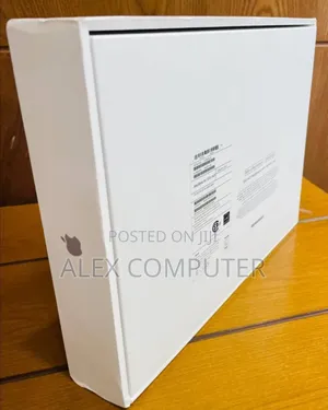 Photo - New Laptop Apple MacBook Air 2022 M2 8GB Apple M2 SSD 256GB