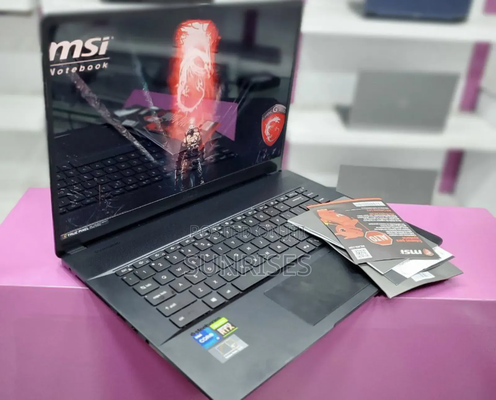 New Laptop MSI Creator 17 B11ug-414 16GB Intel Core I7 SSD 512GB
