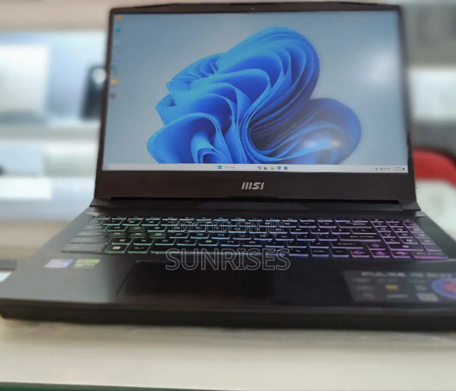 New Laptop MSI Pulse GL76 16GB Intel Core I7 SSD 512GB