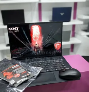 New Laptop MSI Creator 17 B11uh-416 16GB Intel Core I7 SSD 1T