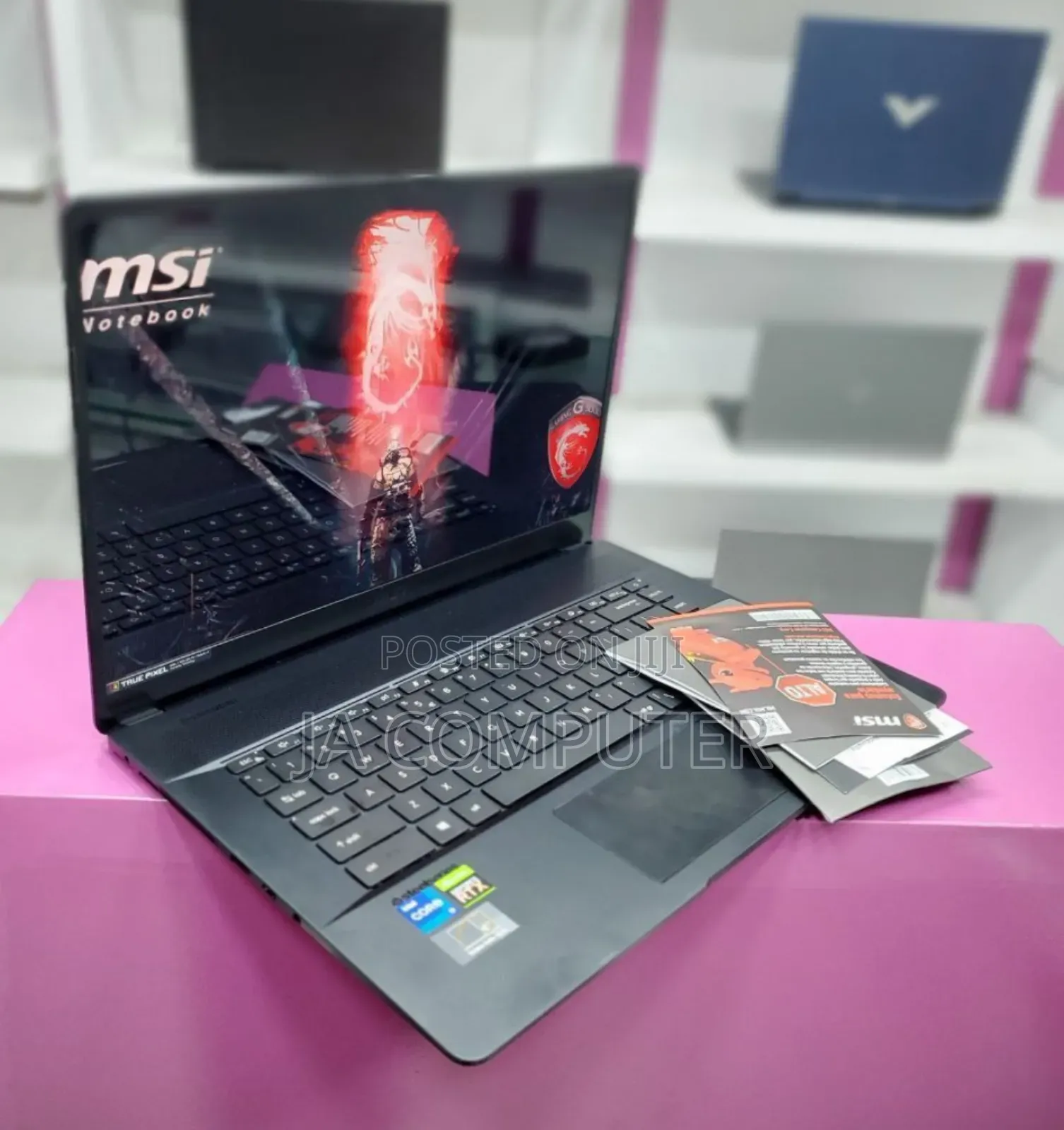 New Laptop MSI Creator 17 B11uh-416 16GB Intel Core I7 SSD 1T
