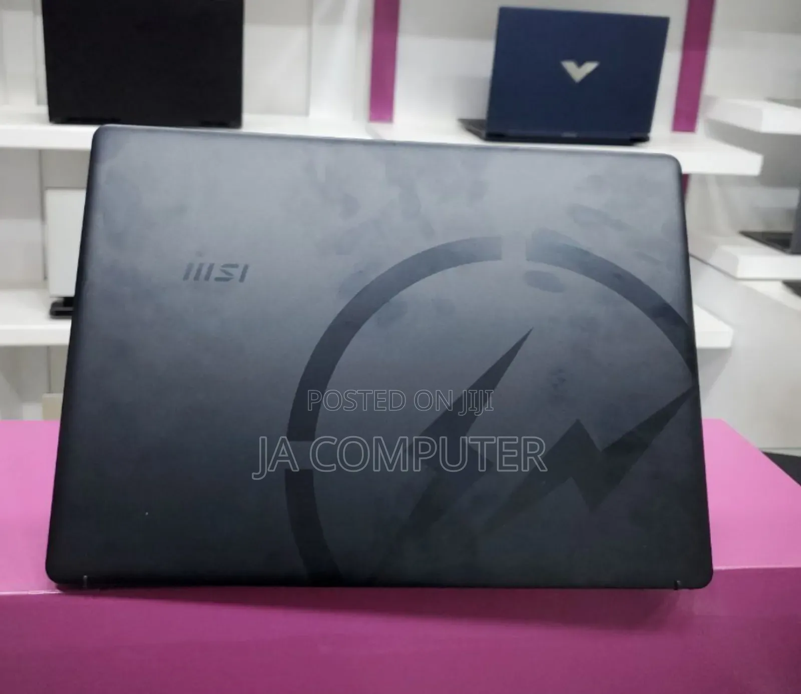 New Laptop MSI Creator 17 B11uh-416 16GB Intel Core I7 SSD 1T