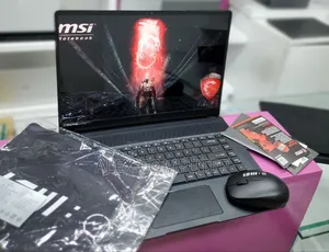 New Laptop MSI Creator 17 B11ue-224 16GB Intel Core I7 SSD 1T